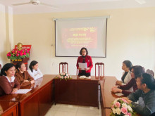 Đồng chí: Bùi Thị Hoàng Yến đọc bản báo cáo tổng kết công tác đảng năm 2025