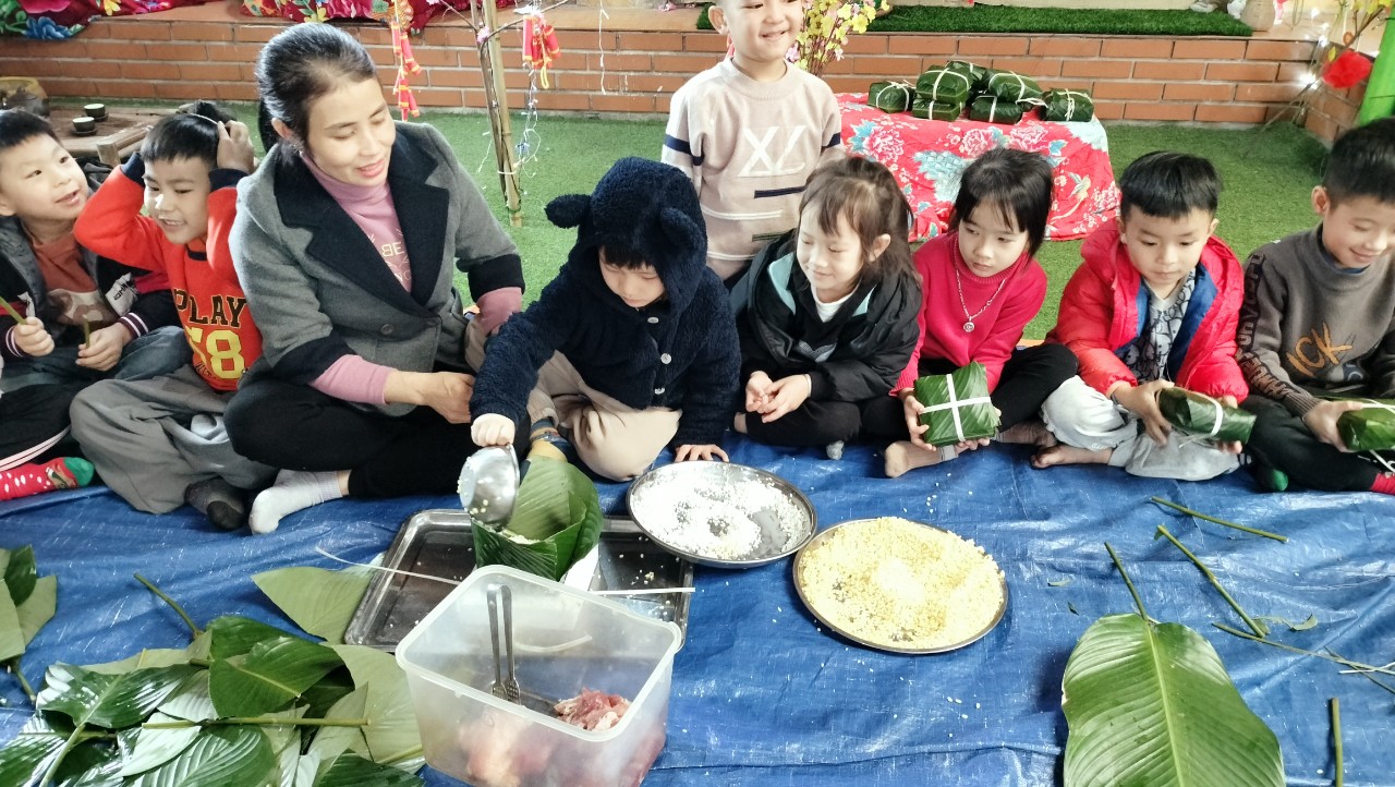 Hoạt động trải nghiệm gói bánh chưng năm 2024