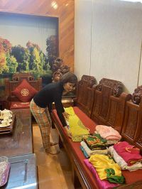 Ủng hộ áo dài đến phụ nữ nghèo