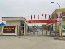 Hình 1: Trường MN Bích Hoà chào mừng ngày bẩu cử đại biểu Quốc hội và hội đồng nhân dân các cấp.