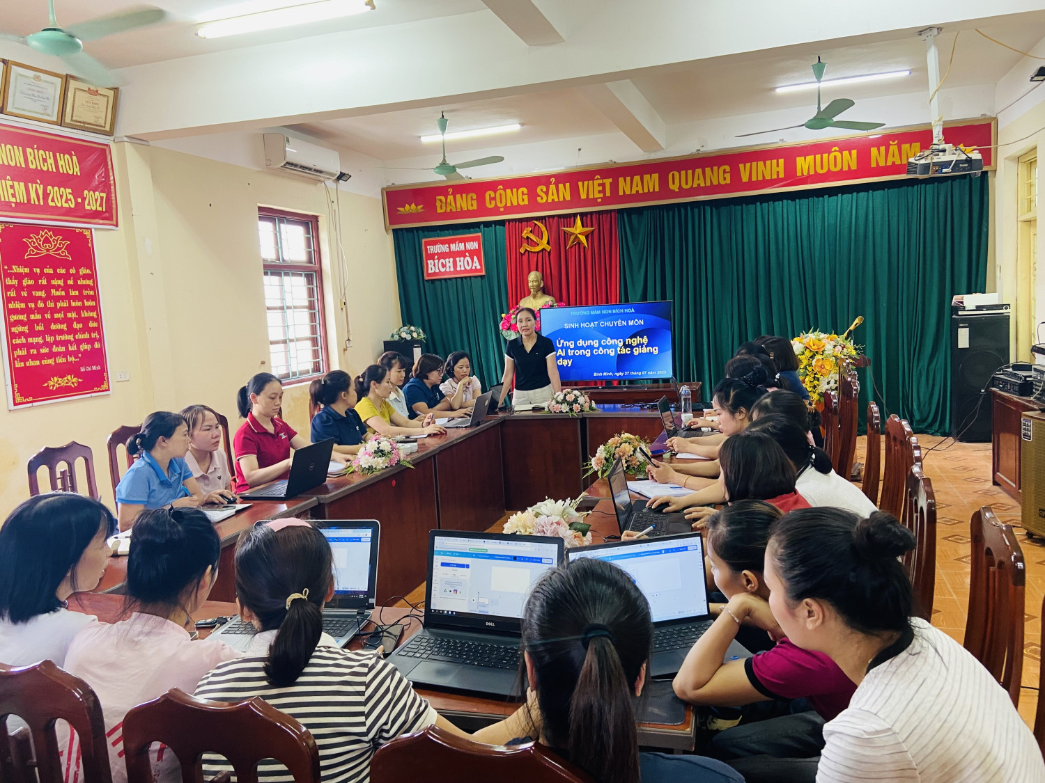 Tập huấn hướng dẫn ứng dụng AI trong giảng dạy tại trường mầm non Bích Hoà